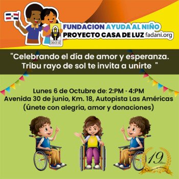 “Juntos podemos transformar la niñez” Grupo de niños concentrados en una clase educativa.