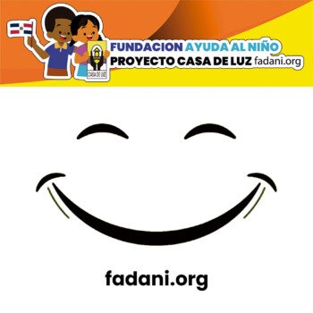 “El juego también educa y llena de alegría” Sonrisa infantil que refleja alegría y esperanza.