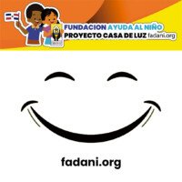 “El juego también educa y llena de alegría” Sonrisa infantil que refleja alegría y esperanza.